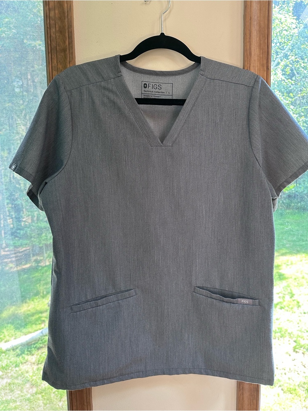 FIGS Women’s Casma Gray V-Neck Scrub Top